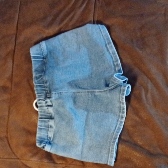 FOREVER 21, COTTEN BLEND SHORTS, WITH TIE STRING, SIZE SMALL. - Picture 2 of 4